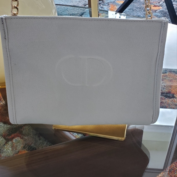 Elegant Gold Chain Shoulder Bag - Picture 2 of 3